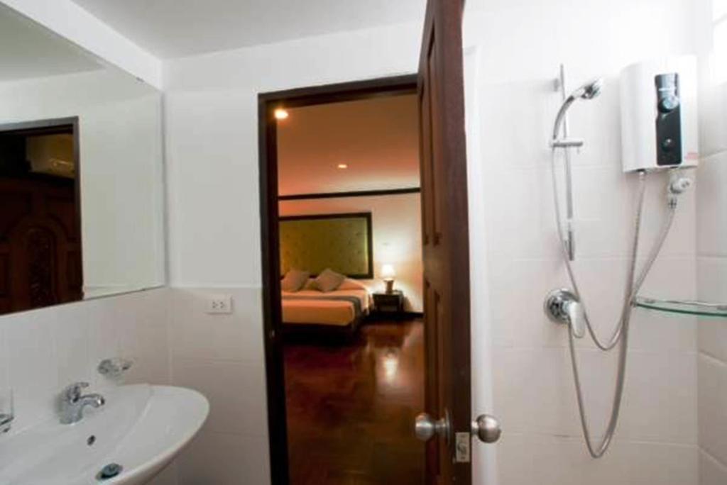 Cucumber Inn Suite Pattaya Ngoại thất bức ảnh